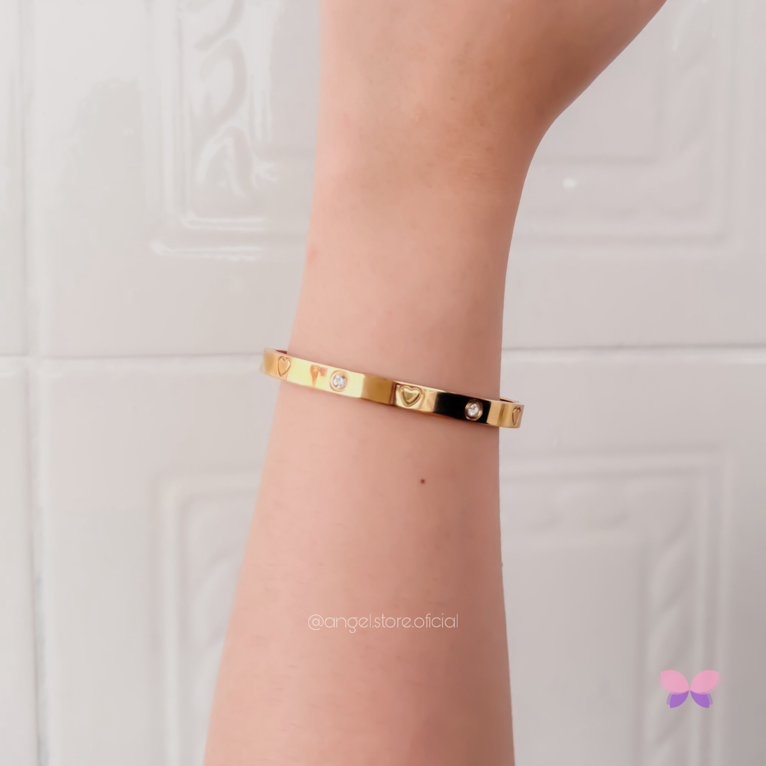 BRACELETE CORAÇÃO DE LUZ DOURADO